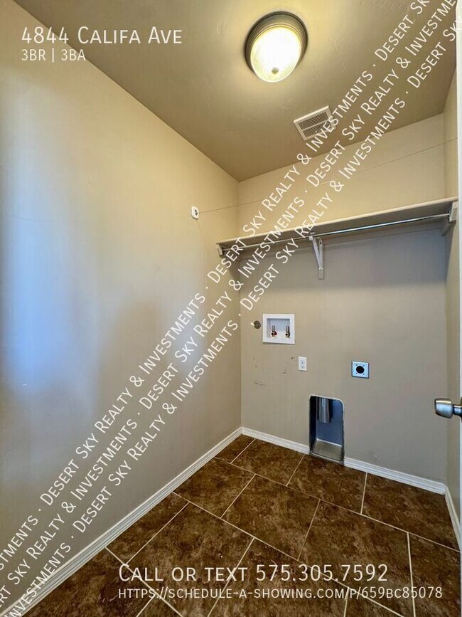 Building Photo - 4844 Califa Ave