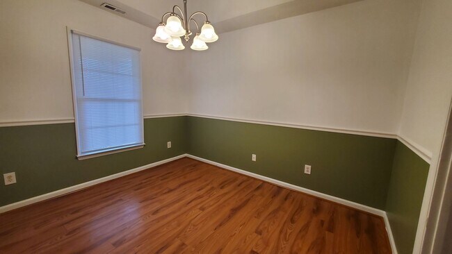 Building Photo - 2823 Franzia Dr
