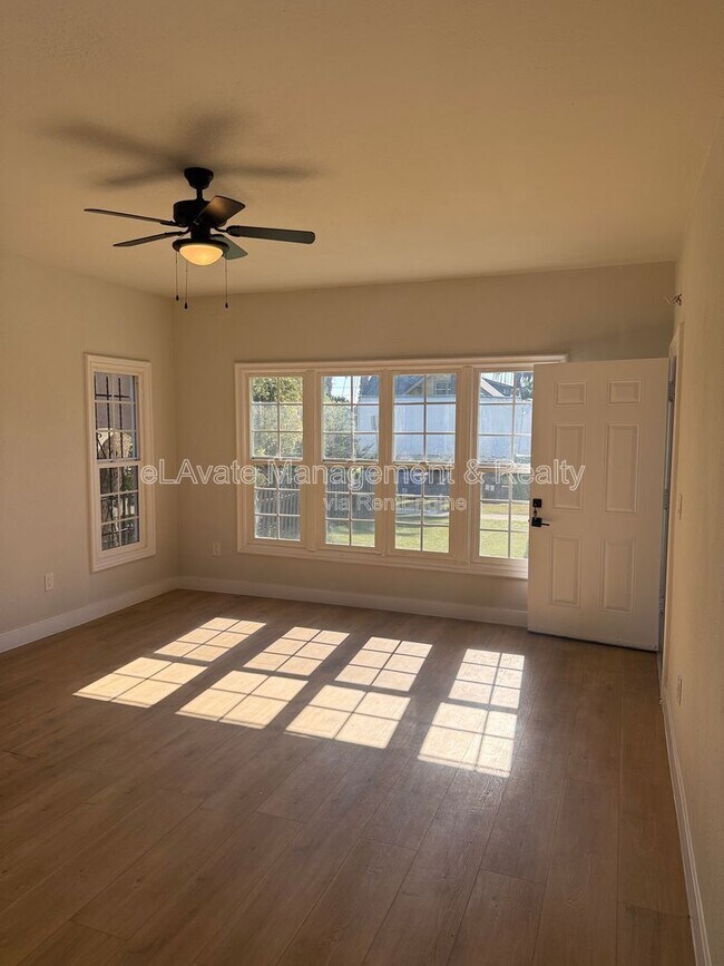 Building Photo - 1607 W 49th St