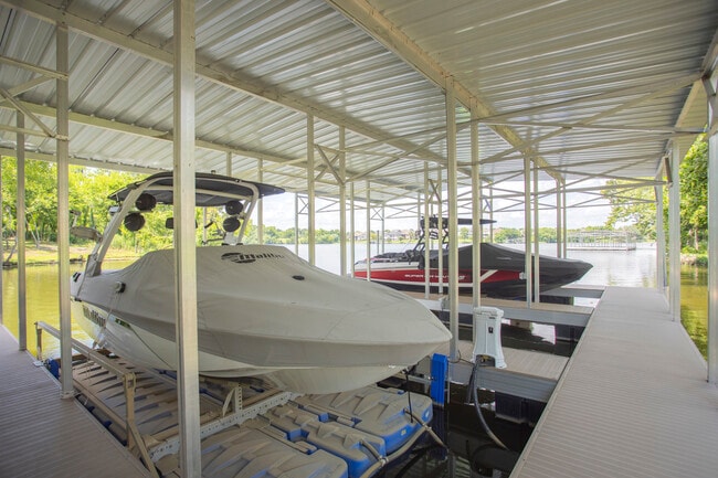 Building Photo - 2024 Albatross Way