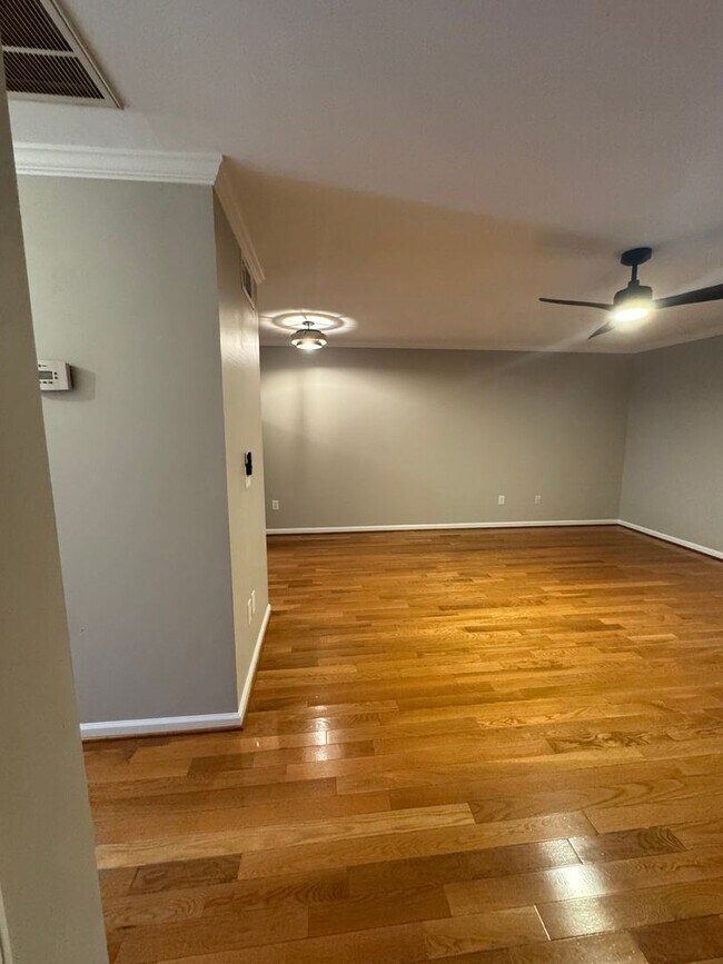 Building Photo - 1232 Camelot Ct