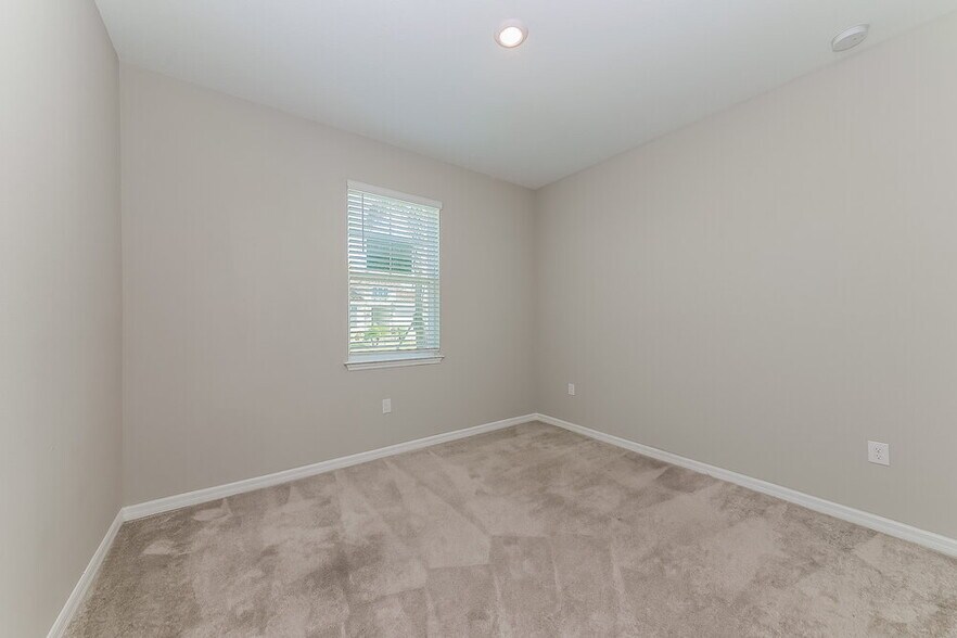 Building Photo - 417 Daylily Blvd