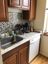 Building Photo - 370 S HIghland Ave