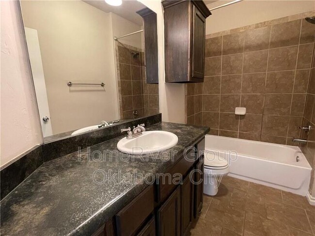 Building Photo - 924 SW 92nd St