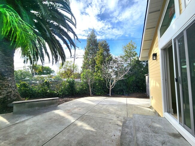 Building Photo - Stunning remodel