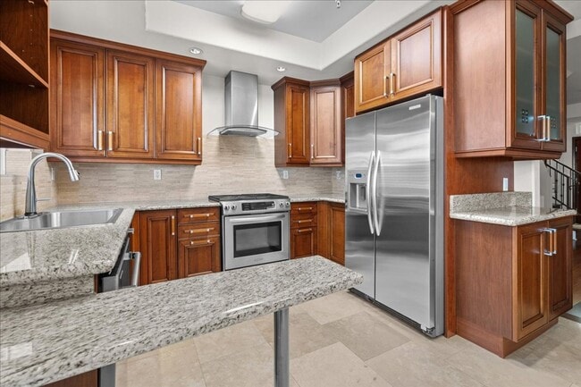 Building Photo - Spacious 3-Bedroom Tri-Level Townhome with...