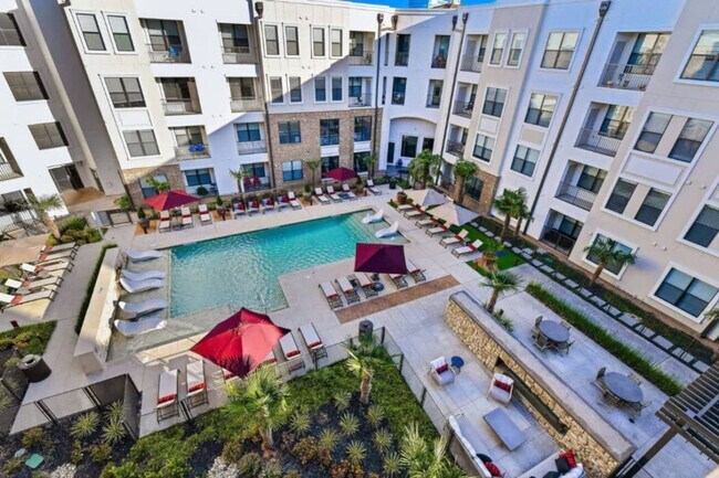 Building Photo - 5725 Town and Country Blvd