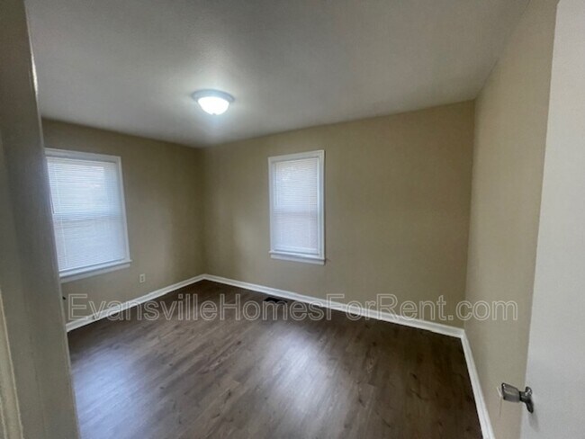 Building Photo - 816 N Lincoln Park Dr
