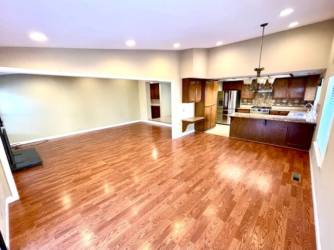 Building Photo - 3520 Pleasant Knl Dr