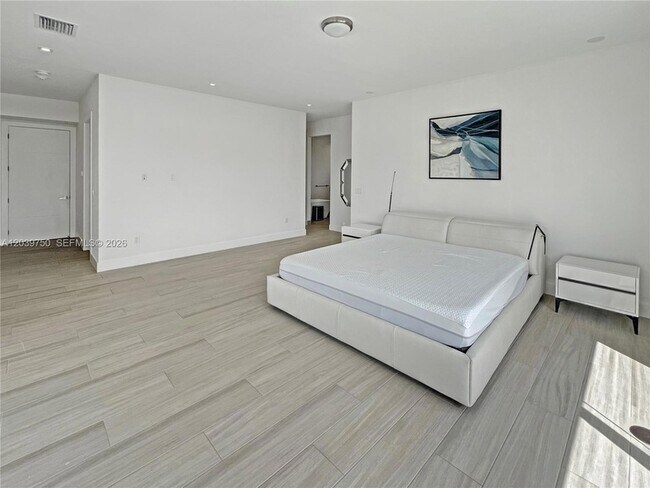 Building Photo - 16582 Botaniko Dr S