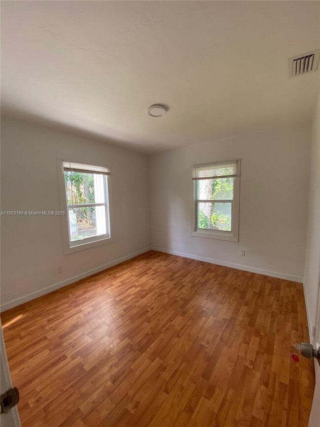 Building Photo - 5843 SW 62nd St
