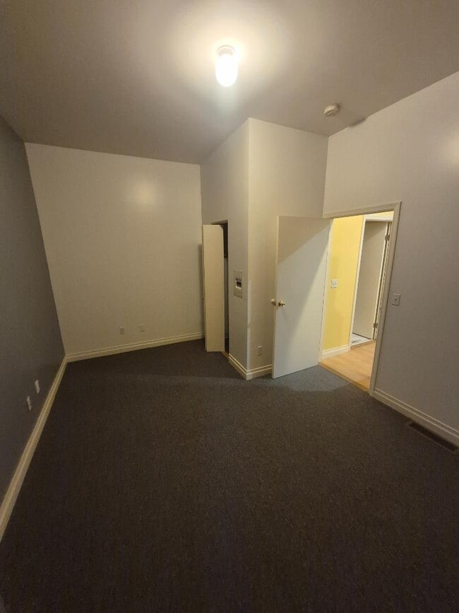 Building Photo - 160 Park St