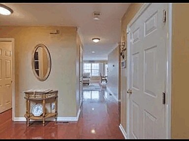 Building Photo - 1020 Vanguard Dr