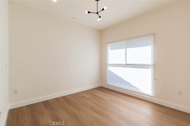 Building Photo - 1212 Viola Ave