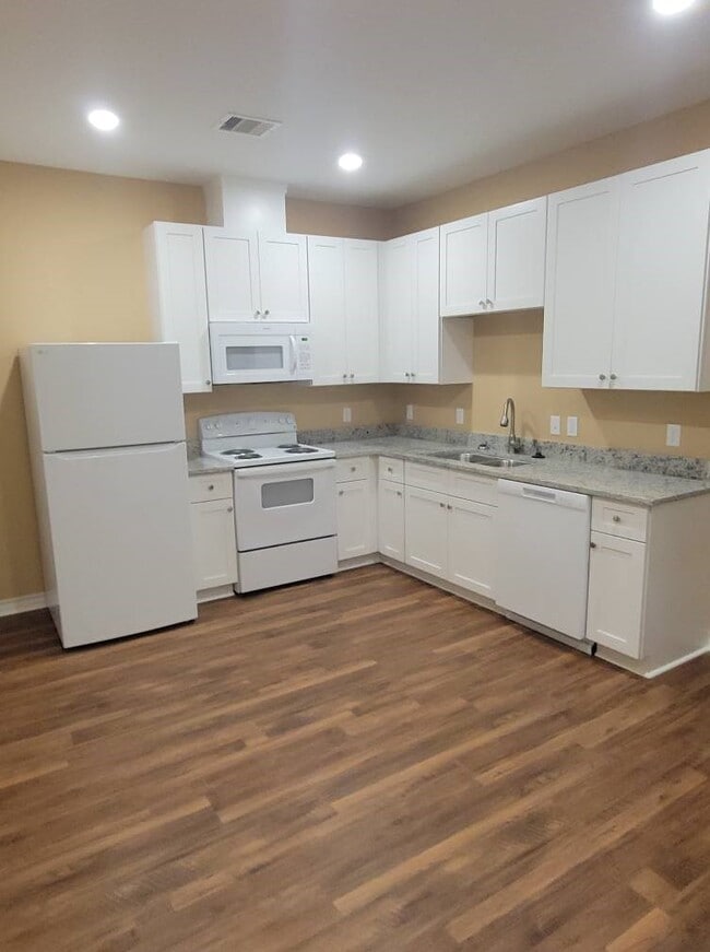 Building Photo - 2107 24th St N