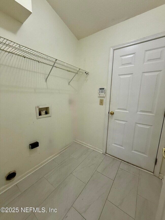 Building Photo - 13056 Clearbrook Ct