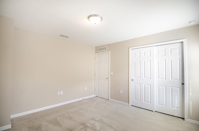 Building Photo - 5600 NW Pine Trail Cir