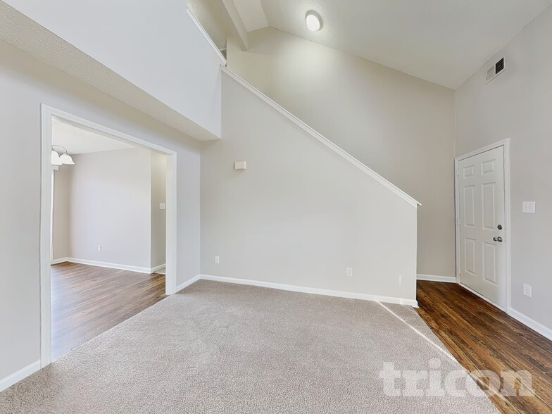 Building Photo - 11123 White Stag Dr