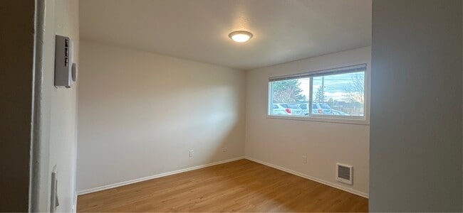 Building Photo - 750 N Main St