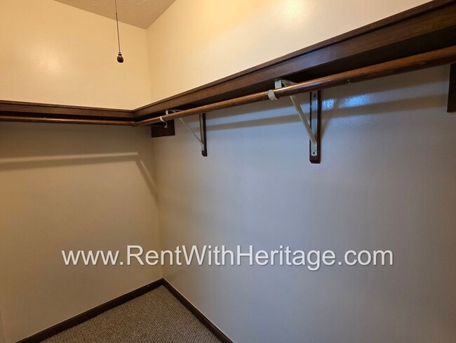 Building Photo - Amazing 2 bedroom, 1.5 bath townhome/ Great Roommate Floorplan / Great Location