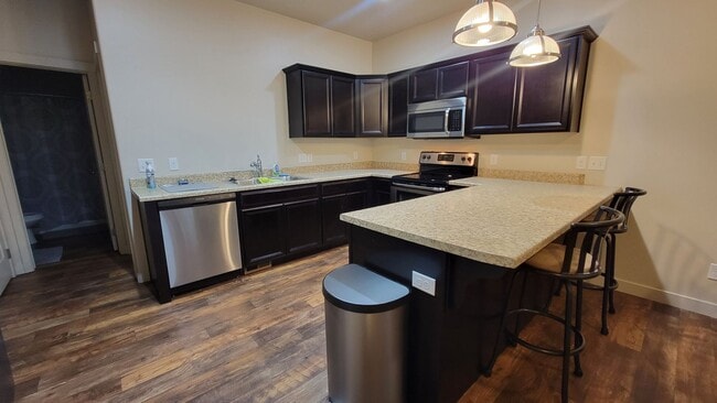 Building Photo - Dashing Edgewater Townhome