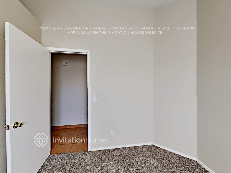 Building Photo - 1035 W 22nd Ave