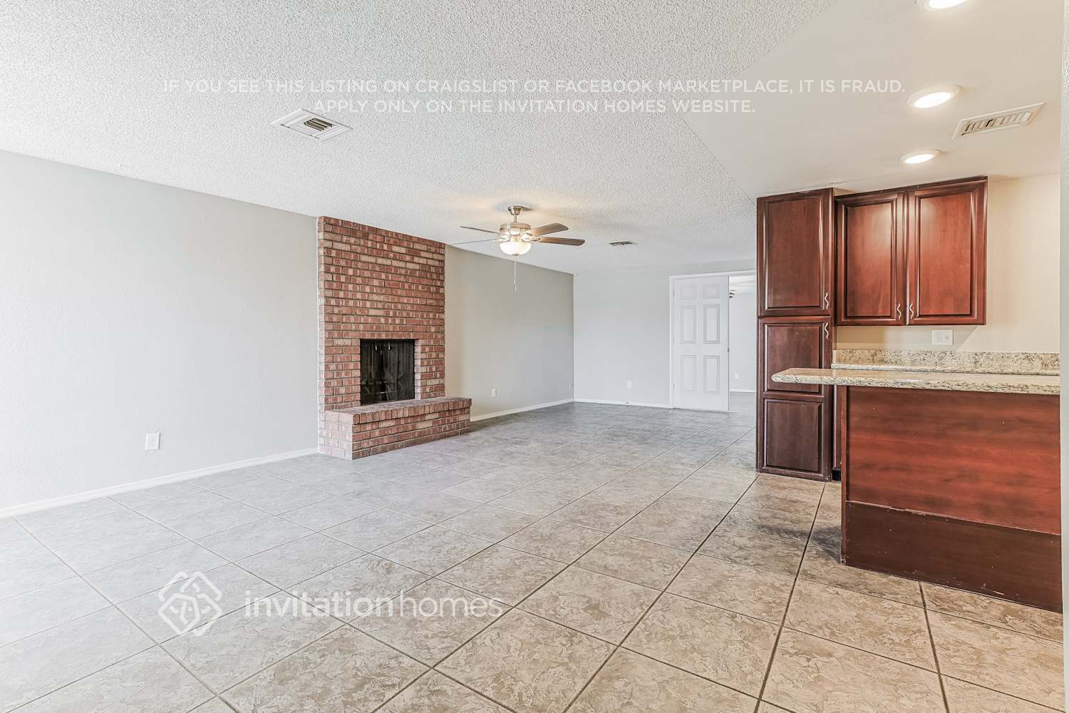 Building Photo - 1616 W Los Arboles Pl