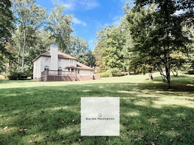 Building Photo - Stunning Lakefront Retreat in Inman, SC