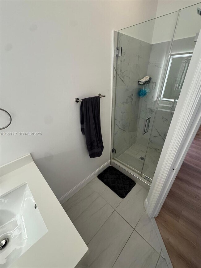 Building Photo - 3911 SW 56th Ct