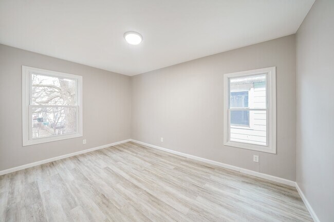 Building Photo - 593 Emerson St