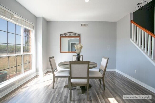 Building Photo - 2812 S Shepherds Glen