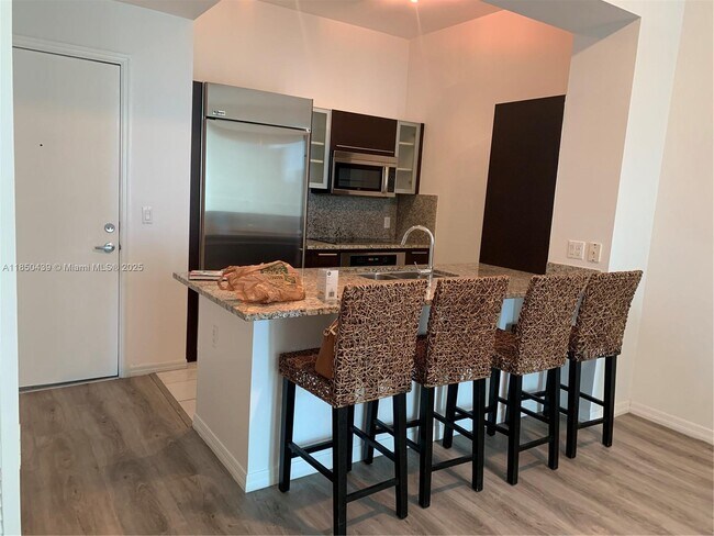 Building Photo - 950 Brickell Bay Dr