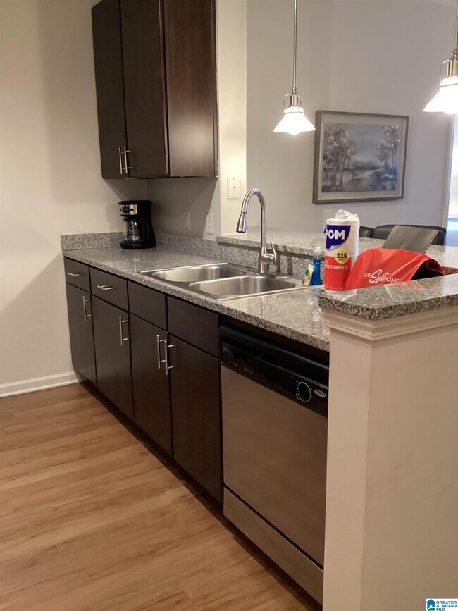 Building Photo - 1840 Oxmoor Rd