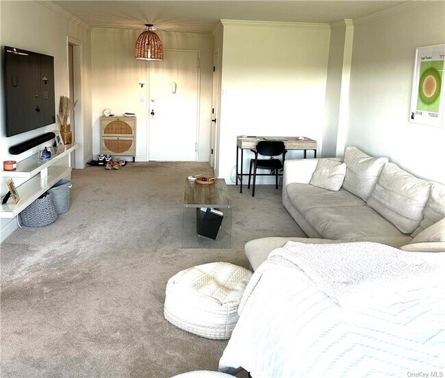 Building Photo - 370 Westchester Ave