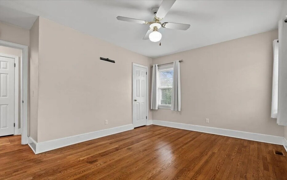 Large Bedroom - 1202 State Rd S-21-1470