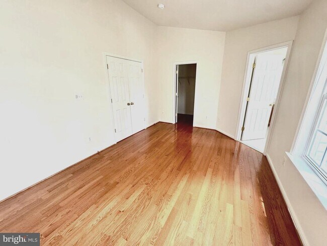 Building Photo - 3381 Beechcliff Dr
