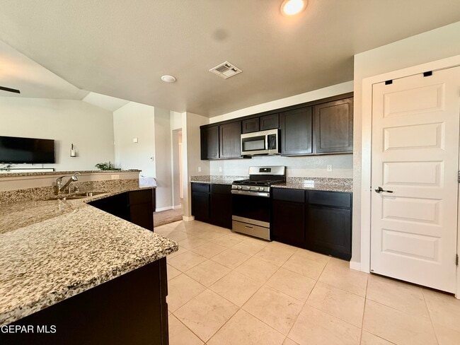 Building Photo - 11860 Ernest Rd