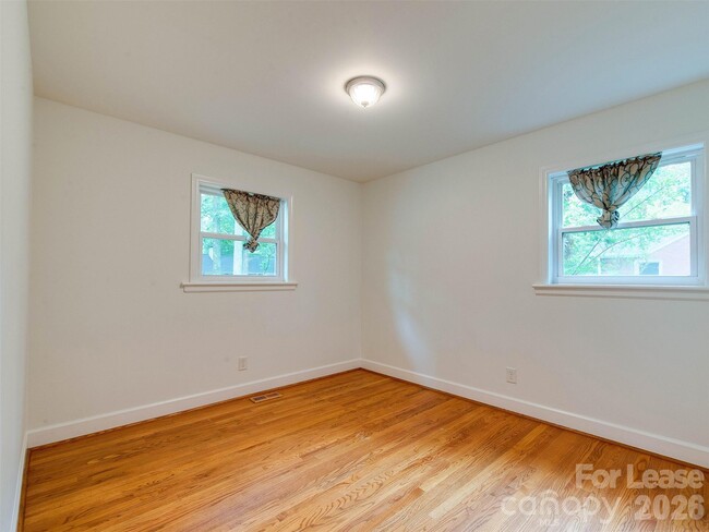 Building Photo - 5646 Oak Dr