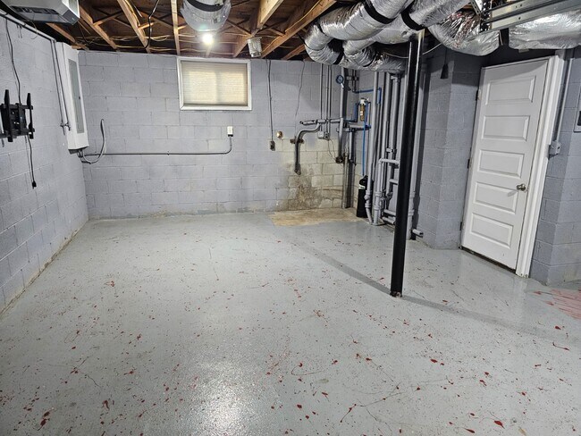 Building Photo - 237 Eisenhower Dr