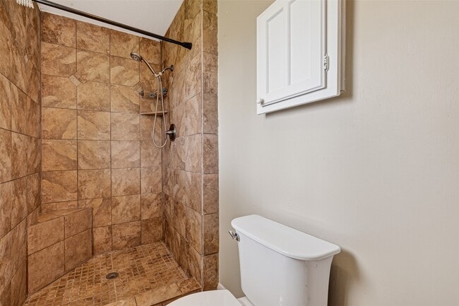 Building Photo - 519 Asheboro Dr