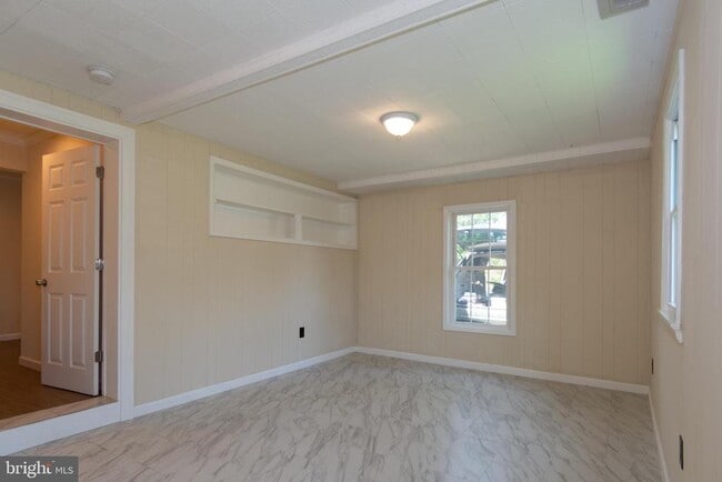 Building Photo - 6400 Japonica St