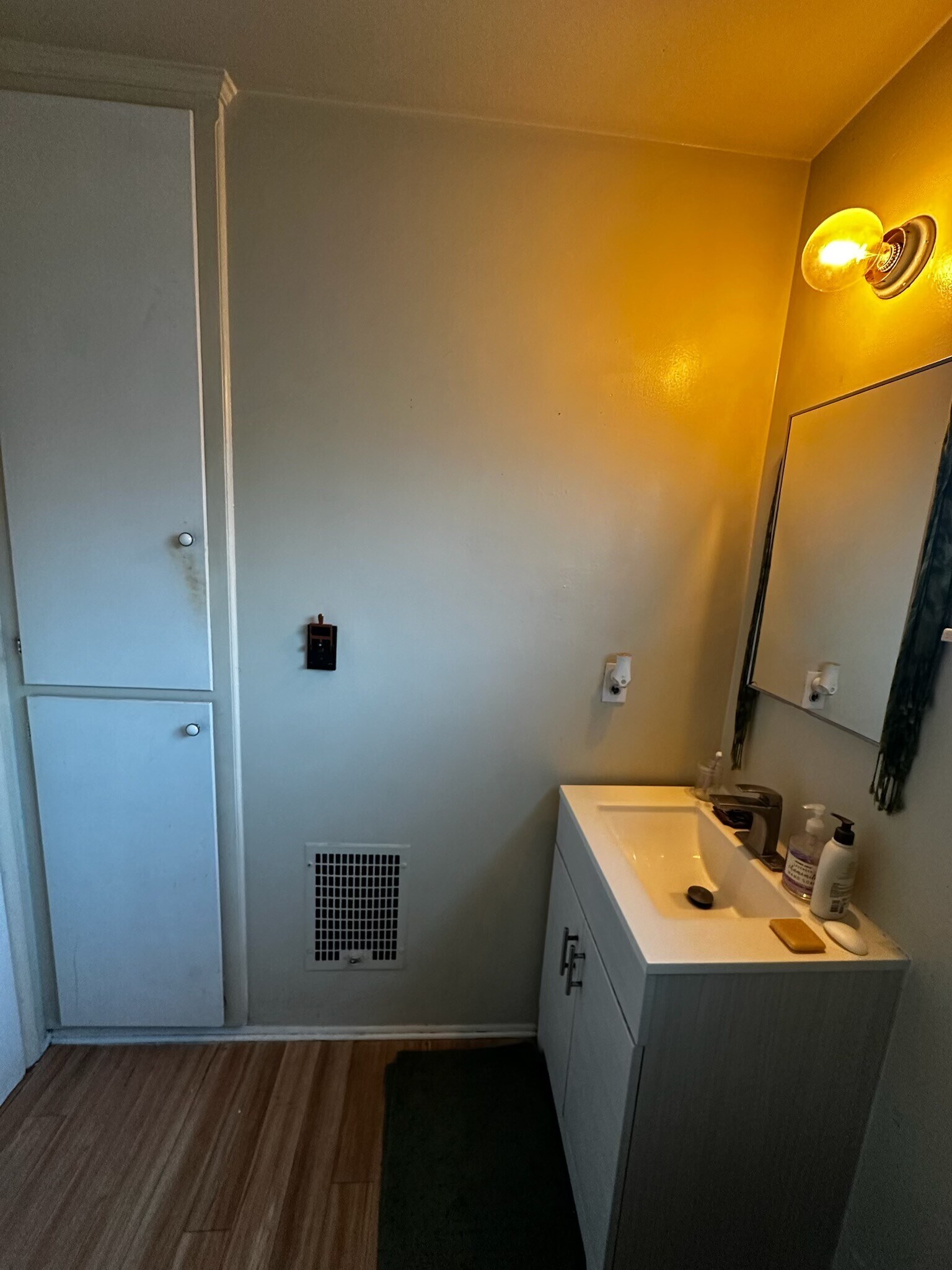 Sink cabinet - 309 N Hollywood Way