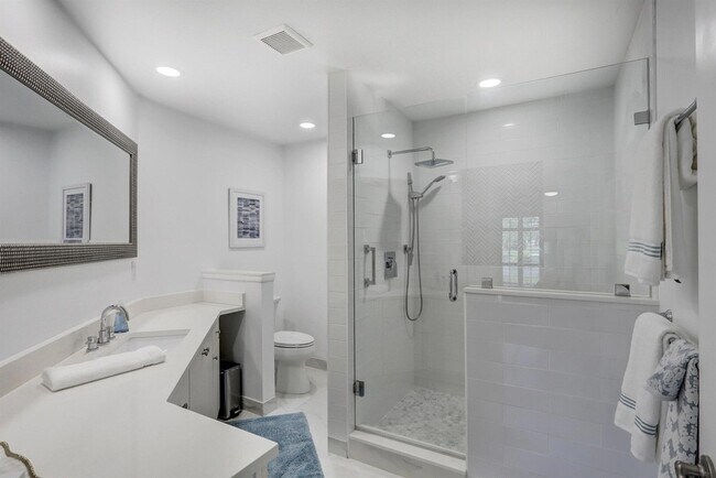 Building Photo - 6 Lexington Ln E