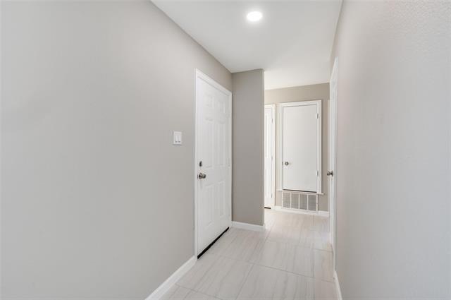 Building Photo - 2301 Stillmeadow Dr