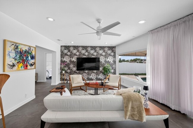 Building Photo - 2720 NE 59th St