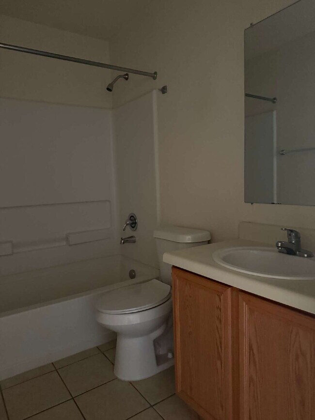 Building Photo - Gorgeous 2 Bed/2 Bath Duplex in North West SA