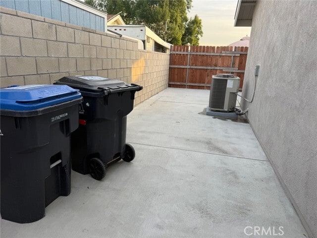 Building Photo - 5118 Lincoln Ave