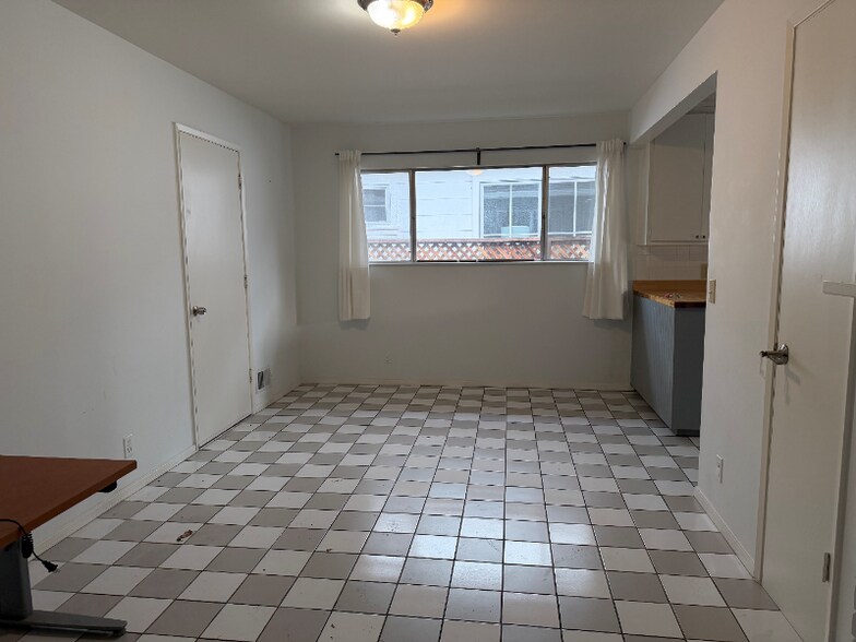 Building Photo - 1941 Perry Ave