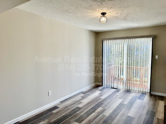 Building Photo - 879 Delray Dr