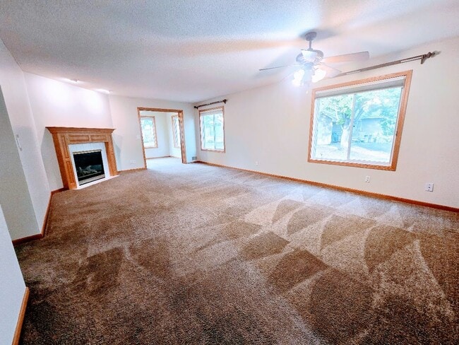 Building Photo - Charming 2-Bedroom, 2-Bathroom Home with Sunroom & Patio in Woodbury, MN